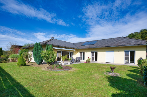 Blick vom Garten auf die Terrasse DSC_2709