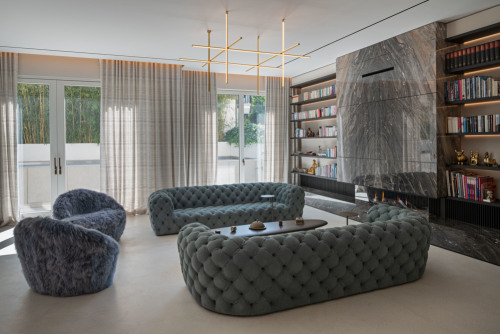 Wohnbereich mit Gasfeuerstelle