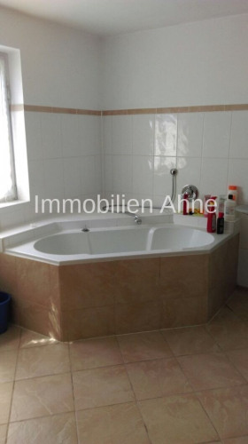 Bad mit Eckbadewanne