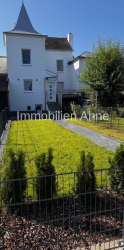 Außenansicht mit Garten