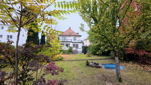 Alte Villa mit großem Garten