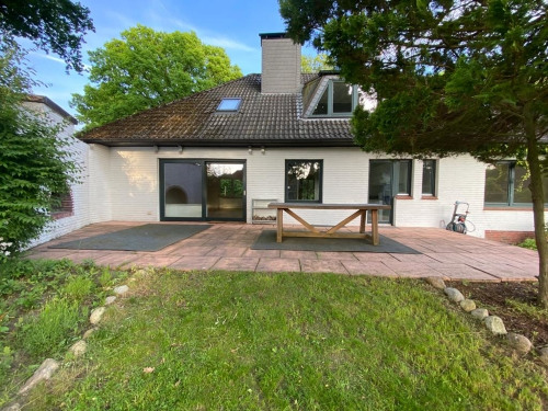 Blick aufs Haus vom Garten