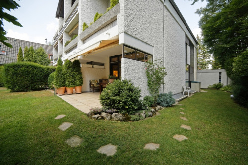 Außenansicht mit Garten