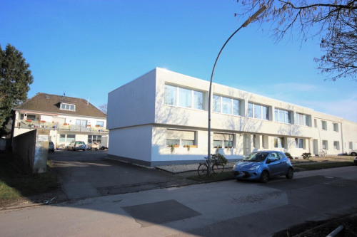 Wohngebäude, straßenseitig