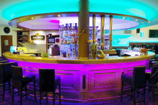 Bar mit Abendbeleuchtung (2)