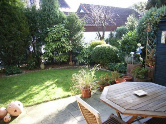 Terrasse mit Blick in den Garten