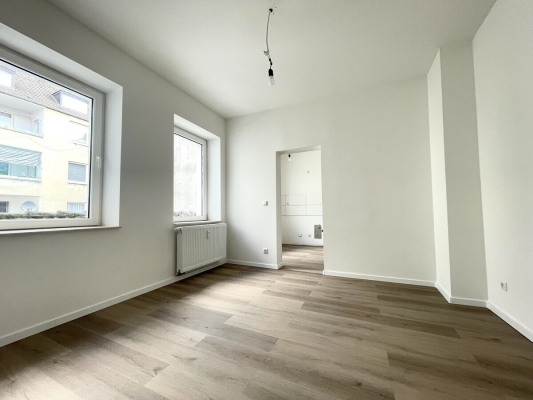 Ihr neues Wohn-Schafzimmer mit großen Fenstern und hochwertigem Vinyl-Boden!