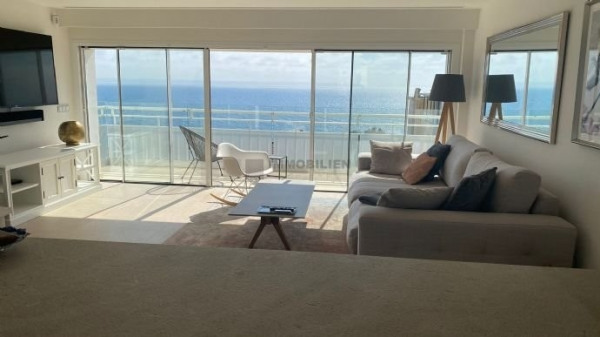 Wohnzimmer mit Meerblick.png