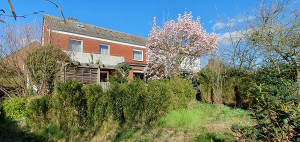 Ansicht vom Vorgarten aus