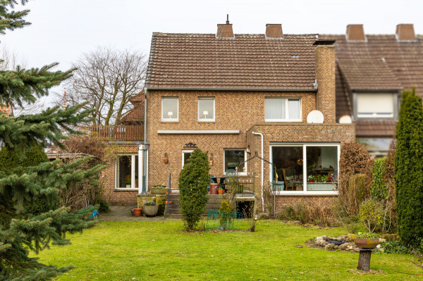 Blick vom Garten aufs Haus