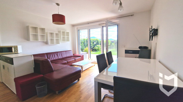 Möbliertes Wohnzimmer/Essbereich