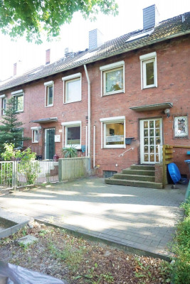 Eingang mit Vorplatz