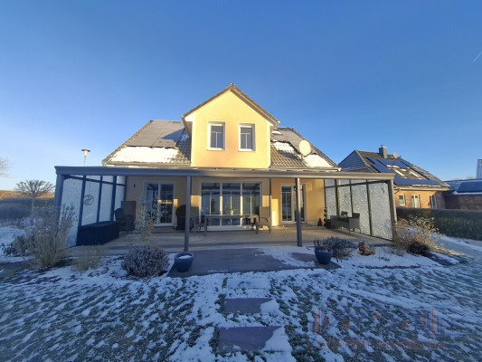 Zuhause mir großer Terrasse