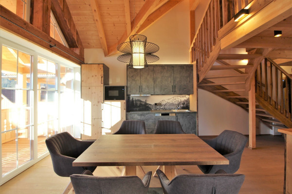 Wohnküche mit Balkonausgang