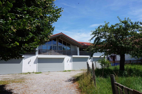 Gebäudeansicht von Westen