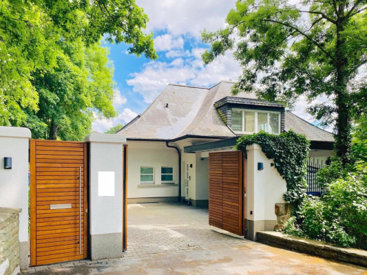 Einfahrtsbereich zur Villenanlage