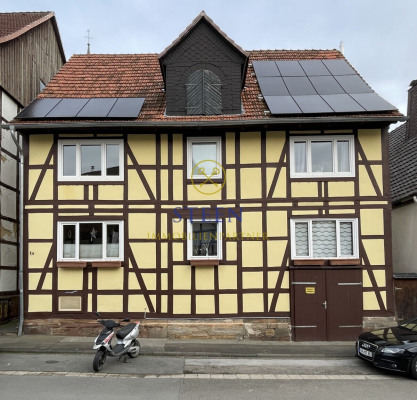Hausfront mit PV