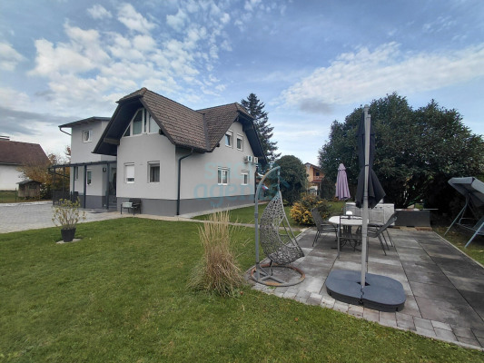 1 Foto Haus Außen