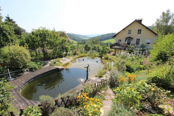 1642-kurz01_Gartenansicht Biotop Haus