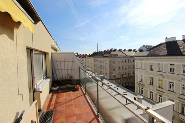 1629-kurz01_Terrasse