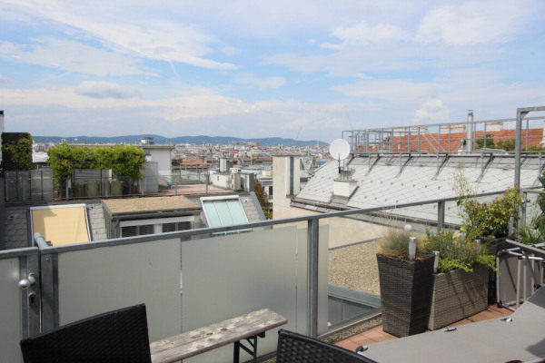 1671-kurzwohnung_wien_5_wiedner_hauptstrasse_kauf_dachgeschosswohnung_wienblick dachterrasse
