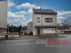 Haus und Einfahrt