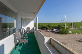 Doppelbalkon mit Deichblick
