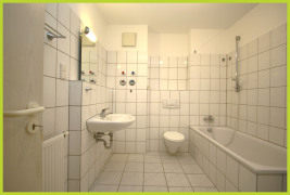 Badezimmer mit Waschmaschinenanschluss