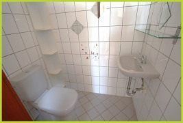 separates WC