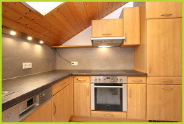 Küche mit Einbauküche