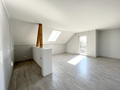 Dachgeschoss/Studio Küchenbereich und Zugang zum Balkon