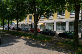 Zufahrt mit Parken