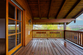 Überdachter Balkon