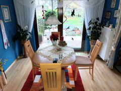Esszimmer mit Ausgang zur Terrasse