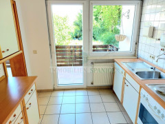 OG: Küche mit Zugang zum Balkon