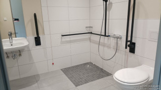 Badezimmer mit Dusche