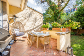 Terrasse mit Garten