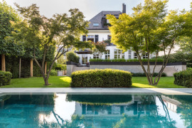 Außenansicht mit Pool