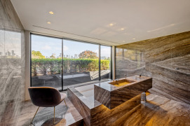 Tageslichtbad mit Wanne und Dusche