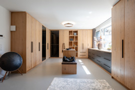 Ankleidezimmer mit Maßeinbauten