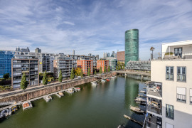 Blick auf den Westhafen Tower