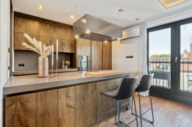Schreiner-Einbauküche mit Gaggenau-Geräten