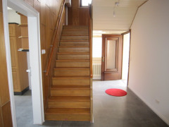 Hauseingang mit Treppe