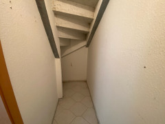 Abstellraum unter der Treppe