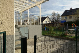 Gartenanteil mit Zaun und Tor