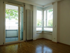 Schlafzimmer mit Ausgang zum Balkon