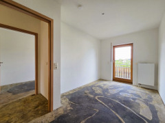 ...und Kinderzimmer (Nr. 1) haben direkten Zugang zum Balkon