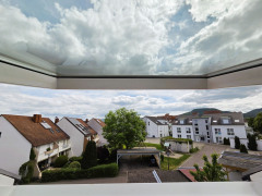 Blick aus einem der beiden Schrägdachfenster