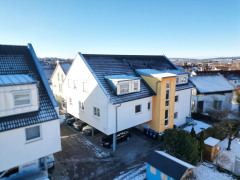 Hauseinfahrt und Stellplatz