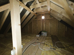 Dachboden - Haus links